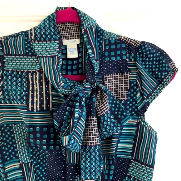 Silk Odille blouse, runs small- fits like a 0/xs. - Picture 4 of 8